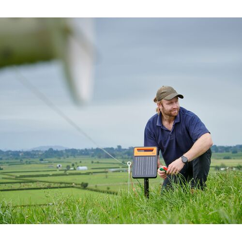 G351 S60Li on steel post with farmer